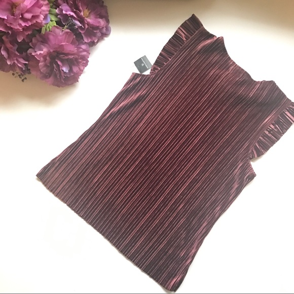 NWT crushed velvet top with ruffle shoulder - Picture 8 of 8